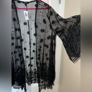 Torrid Black Scallop Mesh Kimono Size 1/2.